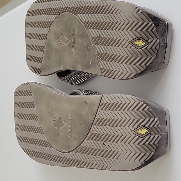 Gray flip flops - Picture 4 of 4